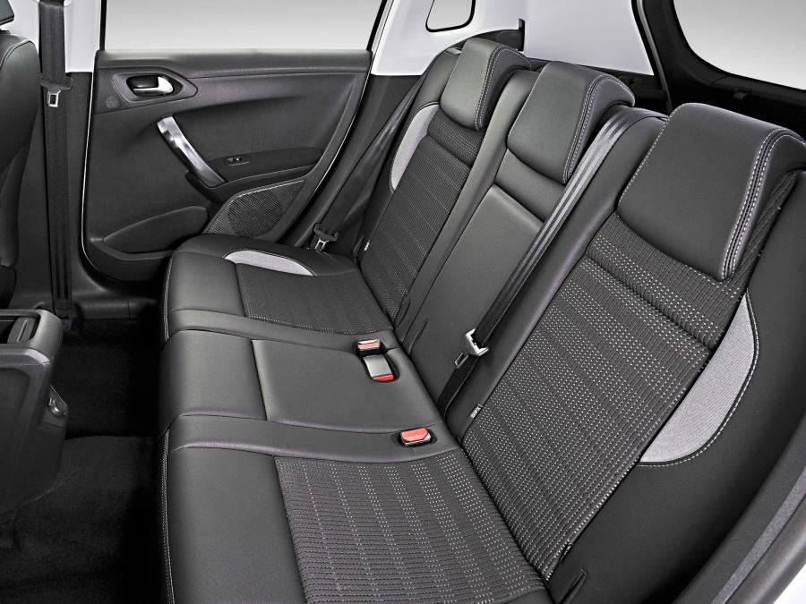  Peugeot 2008 2014 года  (ZA) (фото 12 из 26)